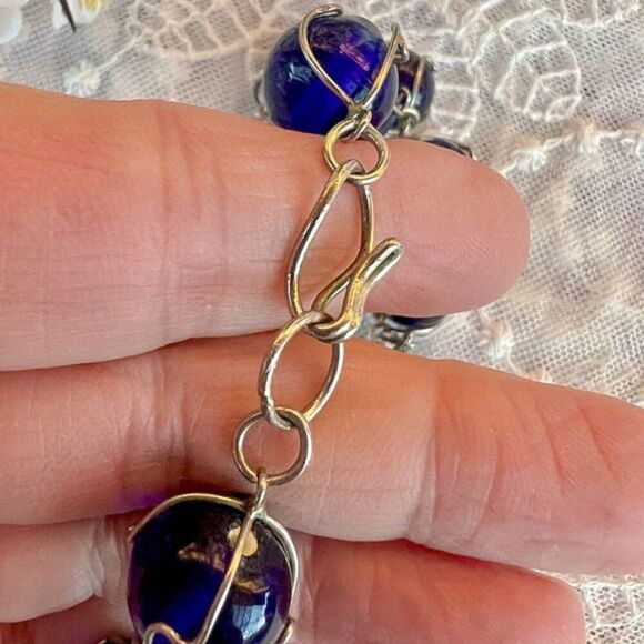 Vintage 70's Cobalt Blue Caged Wirewrap Art Glass Bead Necklace - Picture 4 of 8